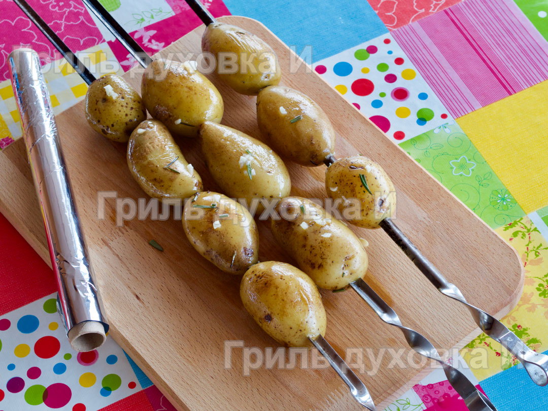 Картошка на шампурах.
